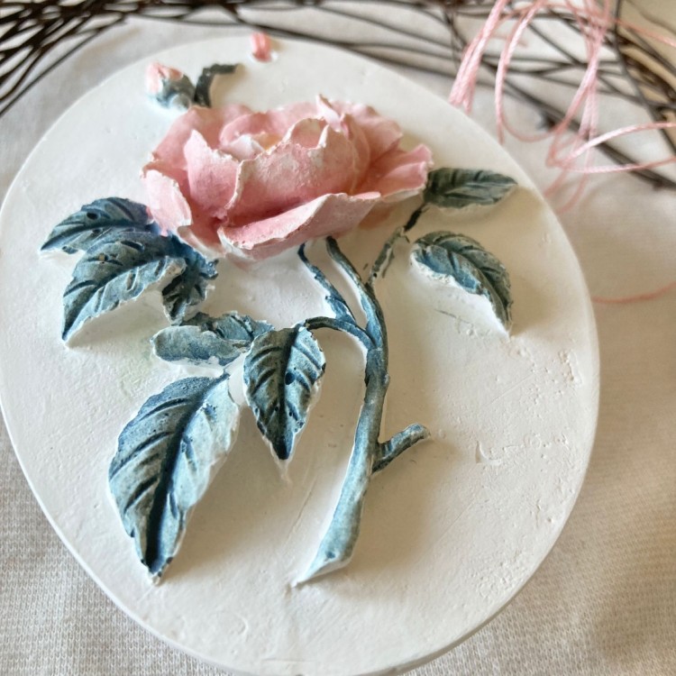 Dalında Gül Delikli Pano Kalıbı